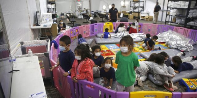 ΗΠΑ: Σχεδόν 1.000 παιδιά μεταναστών που χωρίστηκαν από τις οικογένειές τους δεν έχουν ακόμη επανενωθεί με τους γονείς τους