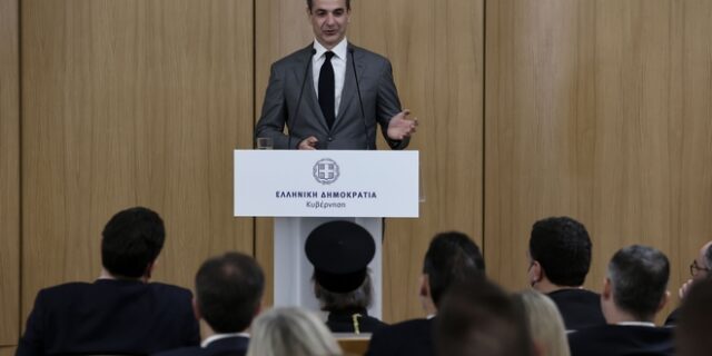 Μητσοτάκης σε Υγειονομικούς: Εσείς κάνατε τη διαφορά στην πανδημία