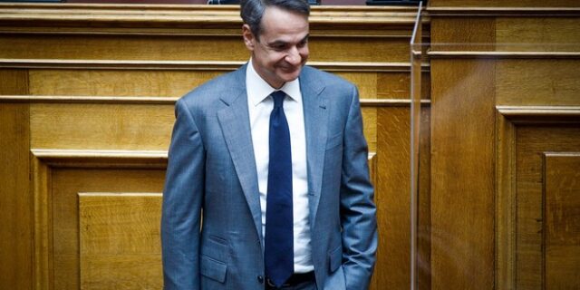 Ο Μητσοτάκης καμαρώνει για τις 750.000 αιτήσεις στο Market Pass