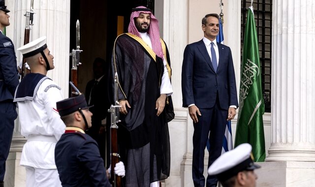 Politico: Έτσι θα “αγοράσει” η Σαουδική Αραβία το Μουντιάλ του 2030 – Τι υποσχέθηκε στην Ελλάδα