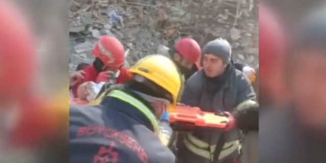 Σεισμός στην Τουρκία – Βίντεο: Βρέφος 2 μηνών διασώθηκε μετά από 128 ώρες κάτω από τα ερείπια