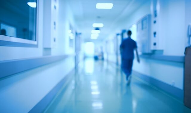 Τρίκαλα: Ασθενής “εξαφανίστηκε” μετά από εξετάσεις και τελικά βρέθηκε νεκρός στις τουαλέτες νοσοκομείου