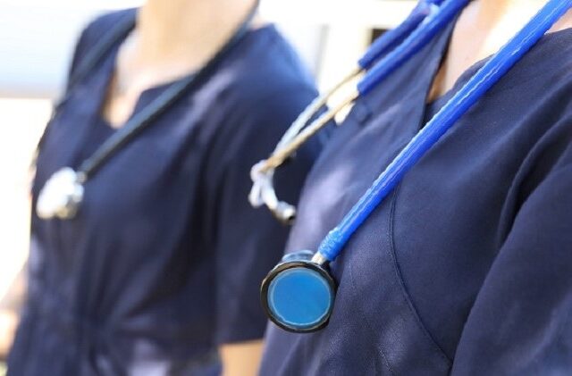 Νοσηλεύτρια κατηγορείται ότι έδινε ηρεμιστικά ζελεδάκια σε παιδιά δομής – Στον εισαγγελέα η υπόθεση