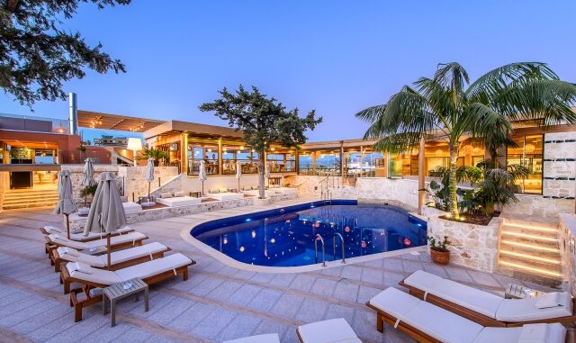 Esperides Resort Crete: Δείτε το βίντεο που ετοίμασαν οι Ολλανδοί «θεοί» των drones για να προβάλλουν το 5αστερο, ελληνικό ξενοδοχείο στην Κρήτη
