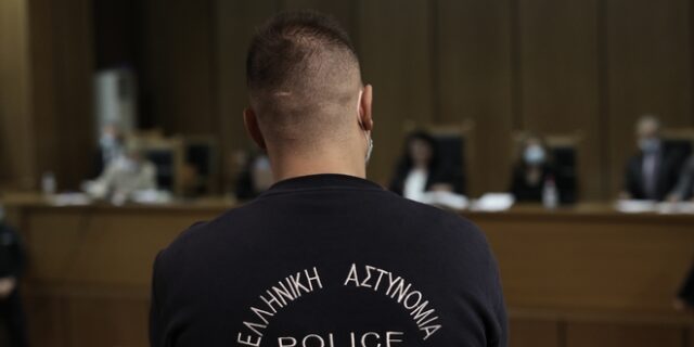 Δίκη Χρυσής Αυγής : “Τον μαχαίρωσα! Είμαστε της Χρυσής Αυγής!” – Η κατάθεση αστυνομικού για τον Ρουπακιά