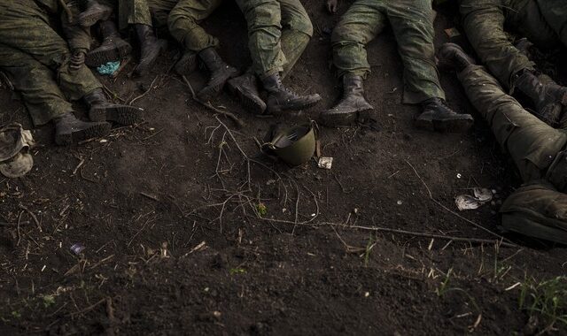 Ρωσία: “Επίθεση” σε κορυφαία στελέχη του στρατού από τον αρχηγό της Wagner – Δημοσίευσε φωτογραφίες με δεκάδες πτώματα