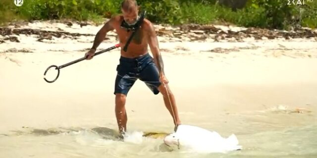 Survivor: Έκαναν αγιασμό για “καλή ψαριά” και… έπιασαν σπάνιο σαλάχι