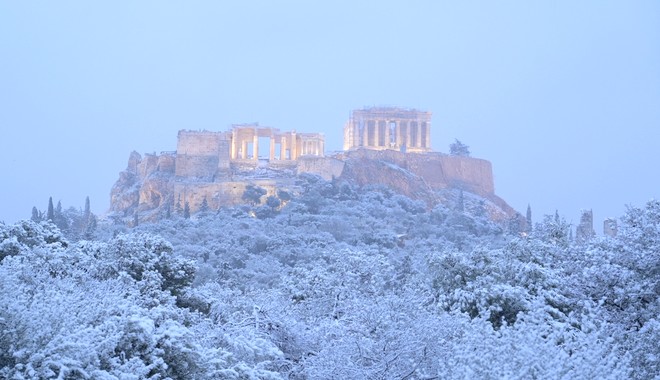 Κακοκαιρία: Η “Μπάρμπαρα” έντυσε στα λευκά την Αθήνα – Εντυπωσιακές εικόνες