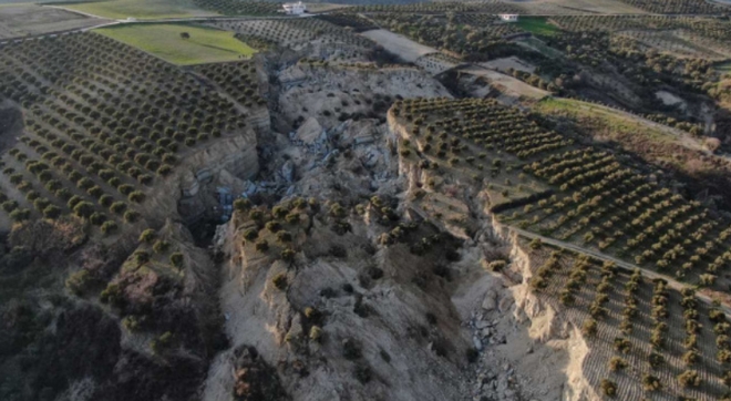 Σεισμός στην Τουρκία: Ανατριχιαστικό βίντεο drone από γιγάντιο ρήγμα στο Χατάι