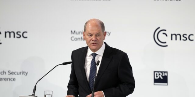 Σολτς: “Να παραδοθούν το συντομότερο δυνατό άρματα μάχης στην Ουκρανία”