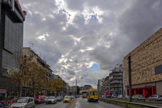 Καιρός Αθήνα: Αίθριος με αραιές νεφώσεις