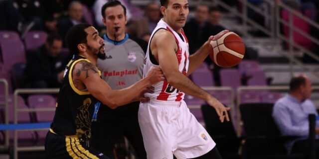 Ολυμπιακός – Άρης 82-51: Ο Σλούκας γύρισε και οι ερυθρόλευκοι έκαναν το χρέος τους