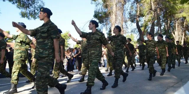 Πηγές ΥΠΕΘΑ για αναβολές στράτευσης: “Ουδείς που σπουδάζει ή διαμένει ήδη στο εξωτερικό θίγεται”