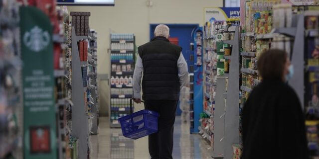 “Kαλάθι του Nοικοκυριού”: Στο 91% των προϊόντων οι τιμές μειώθηκαν ή έμειναν σταθερές με βάση το ΥΠΑΝ