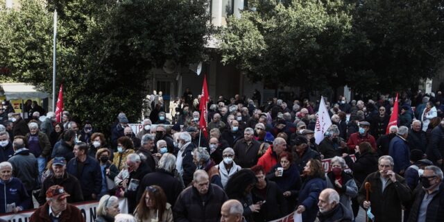 Συγκέντρωση διαμαρτυρίας πραγματοποιούν συνταξιούχοι – Τι διεκδικούν