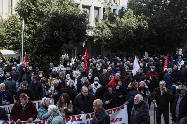 Συγκέντρωση διαμαρτυρίας πραγματοποιούν συνταξιούχοι – Τι διεκδικούν