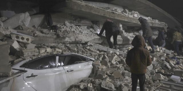“Ξεθάψαμε τα πτώματα με γυμνά χέρια” – Οργή στη Συρία για την εγκατάλειψη μετά τον σεισμό