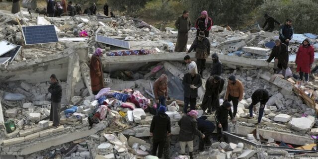 Σεισμός στη Συρία: Ισοπεδωμένα κτίρια και νοσοκομεία γεμάτα νεκρούς στα βόρεια της χώρας
