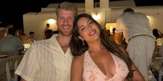 Thomas Walkup: Βόλτα στο κέντρο της Αθήνας μαζί με τη σύζυγό του