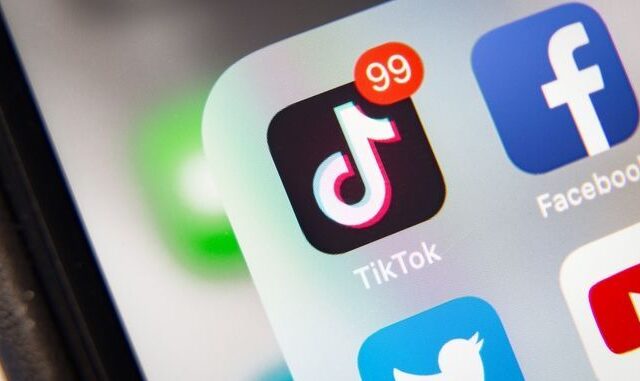 Τέλος το TikTok από τα κινητά τηλέφωνα υπουργών και δημοσίων υπαλλήλων στη Βρετανία