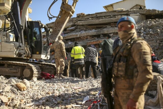 Σεισμός σε Τουρκία – Συρία: “Ισχύ ατομικών βομβών” είχαν τα “χτυπήματα” – Ανασύρουν ζωντανούς 8 ημέρες μετά