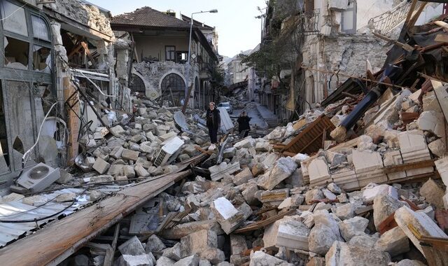 Τουρκία: Νεκροί και παγιδευμένοι κάτω από τα συντρίμμια μετά τους τρεις νέους σεισμούς – Σε εξέλιξη επιχειρήσεις διάσωσης