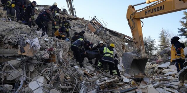 Σεισμός σε Τουρκία και Συρία: Μάχη με τον χρόνο για να σωθούν οι εγκλωβισμένοι