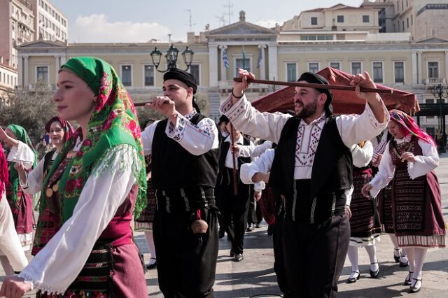 Τσικνοπέμπτη: Γλέντια και ψησίματα από νωρίς σε όλη τη χώρα – Τα έθιμα που αναβίωσαν