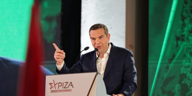 Τσίπρας: Πώς γίνεται να είναι 10 μονάδες μπροστά ο Μητσοτάκης και να κλαψουρίζει ότι θα κάνει κυβέρνηση ο ΣΥΡΙΖΑ;
