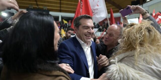 Τα γεμάτα στάδια του Τσίπρα