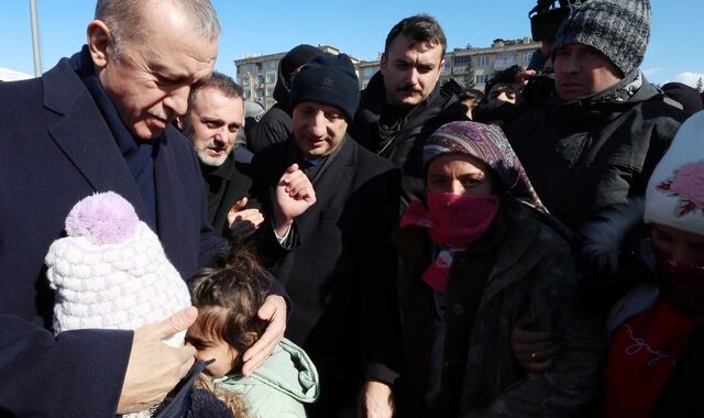 Τουρκία: Αναφορές για “μπλόκο” στο Twitter – Ο Ερντογάν σφίγγει τον κλοιό μετά τον σεισμό