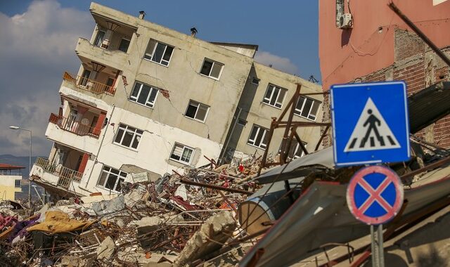 Τουρκία: Τραγωδία δίχως τέλος – “Θα περιμένω εδώ όλη μου τη ζωή”