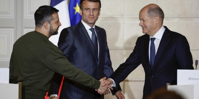 WSJ: “Πιέσεις” στην Ουκρανία να αρχίσει συνομιλίες με τη Ρωσία – Το κίνητρο που θα δοθεί στον Ζελένσκι