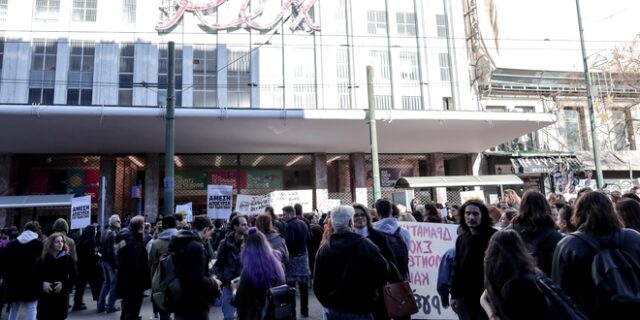 Στο Ρεξ τα ξημερώματα οι καλλιτέχνες, υπό κατάληψη ολόκληρο το Εθνικό θέατρο