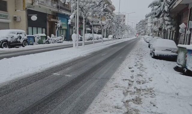 Κακοκαιρία: Σφοδρή χιονόπτωση σε όλη τη Μαγνησία – Μάχη να κρατηθούν ανοιχτοί οι δρόμοι