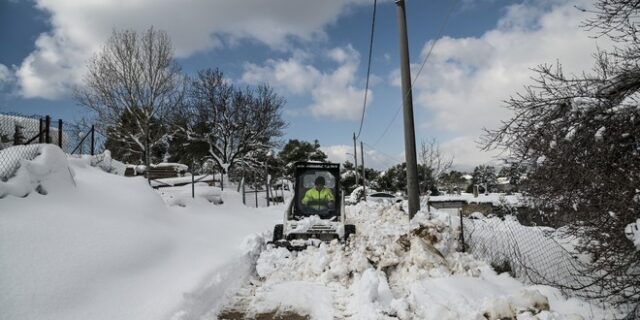 Πάνω από 300 κλήσεις στην Πυροσβεστική για παροχές βοήθειας λόγω της κακοκαιρίας