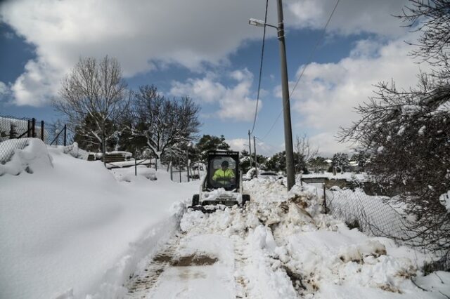 Πάνω από 300 κλήσεις στην Πυροσβεστική για παροχές βοήθειας λόγω της κακοκαιρίας