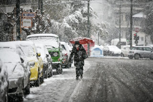 Καιρός Αθήνα: Χιονόνερο και χιόνια ακόμη και σε χαμηλότερο υψόμετρο