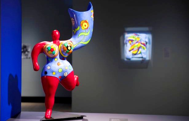 Από τη Nelly’s στη Niki de Saint Phalle: 5 γοητευτικά γυναικεία βλέμματα Τέχνης στην Αθήνα