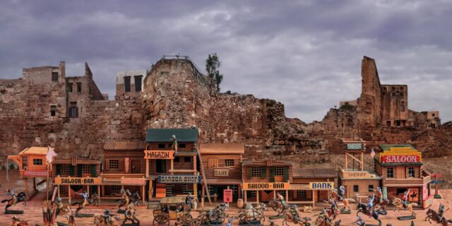 Αποτυπώματα της παιδικής ηλικίας άλλων εποχών γίνονται η πρώτη ύλη μίας νοσταλγικής έκθεσης