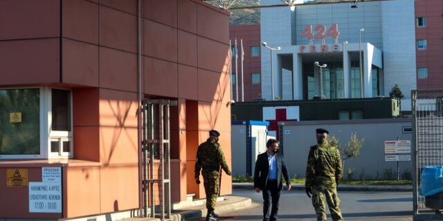 Θεσσαλονίκη: Απόστρατος της Πολεμικής Αεροπορίας ο πατέρας που κλειδώθηκε με τα παιδιά του στο αυτοκίνητο