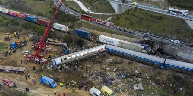 Τέμπη: Κατατέθηκε η πρώτη αγωγή από πολυτραυματία – “Εκτιμώ ότι οι επιβάτες ήταν 400”