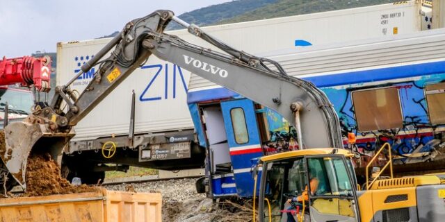 Τέμπη: Μαραθώνια η απολογία του σταθμάρχη – Αναλαμβάνει το μερίδιο ευθυνών που του αναλογεί