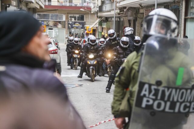 Τέμπη: Επεισόδια και χημικά από τα ΜΑΤ και στη Θεσσαλονίκη