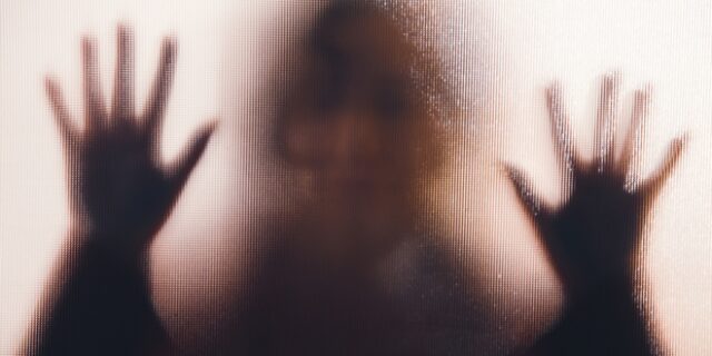 ΕΕ: Κυρώσεις σε πρόσωπα και οντότητες έξι χωρών για σεξουαλική βία κατά γυναικών