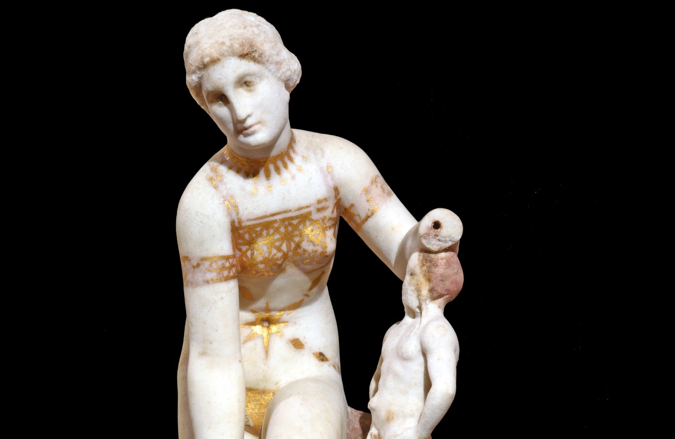 Η Αφροδίτη με το χρυσό μπικίνι είναι ο “επισκέπτης” του Μουσείου Ακρόπολης