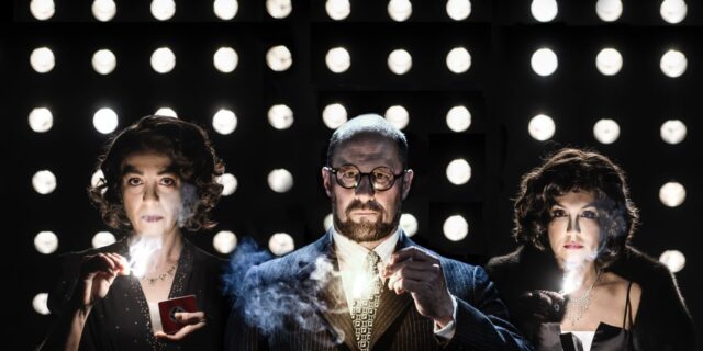 Ο Γιάννης Μόσχος φέρνει στο Εθνικό το “Ένα σπίτι φωτεινό σαν μέρα”