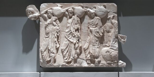 Από το Βατικανό στο Μουσείο της Ακρόπολης: Επέστρεψαν τρία θραύσματα του Παρθενώνα