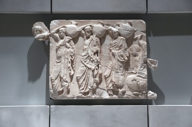Από το Βατικανό στο Μουσείο της Ακρόπολης: Επέστρεψαν τρία θραύσματα του Παρθενώνα