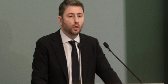 Ανδρουλάκης: Τρεις ερωτήσεις στην Κομισιόν για τους σιδηρόδρομους με αφορμή την τραγωδία στα Τέμπη